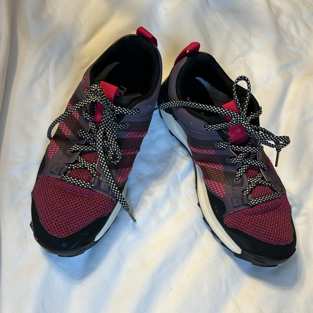 Women’s Adidas TRAXION size 8 running KANADIA  TR7 pink, purple, black white EUC - Picture 6 of 7